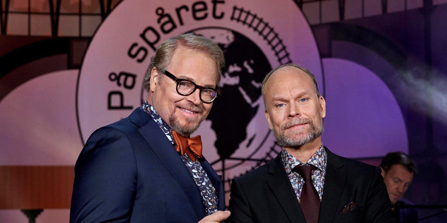 Fredrik Lindström och Kristian Luuk ser fram emot en tionde säsong av "På spåret". Pressbild.