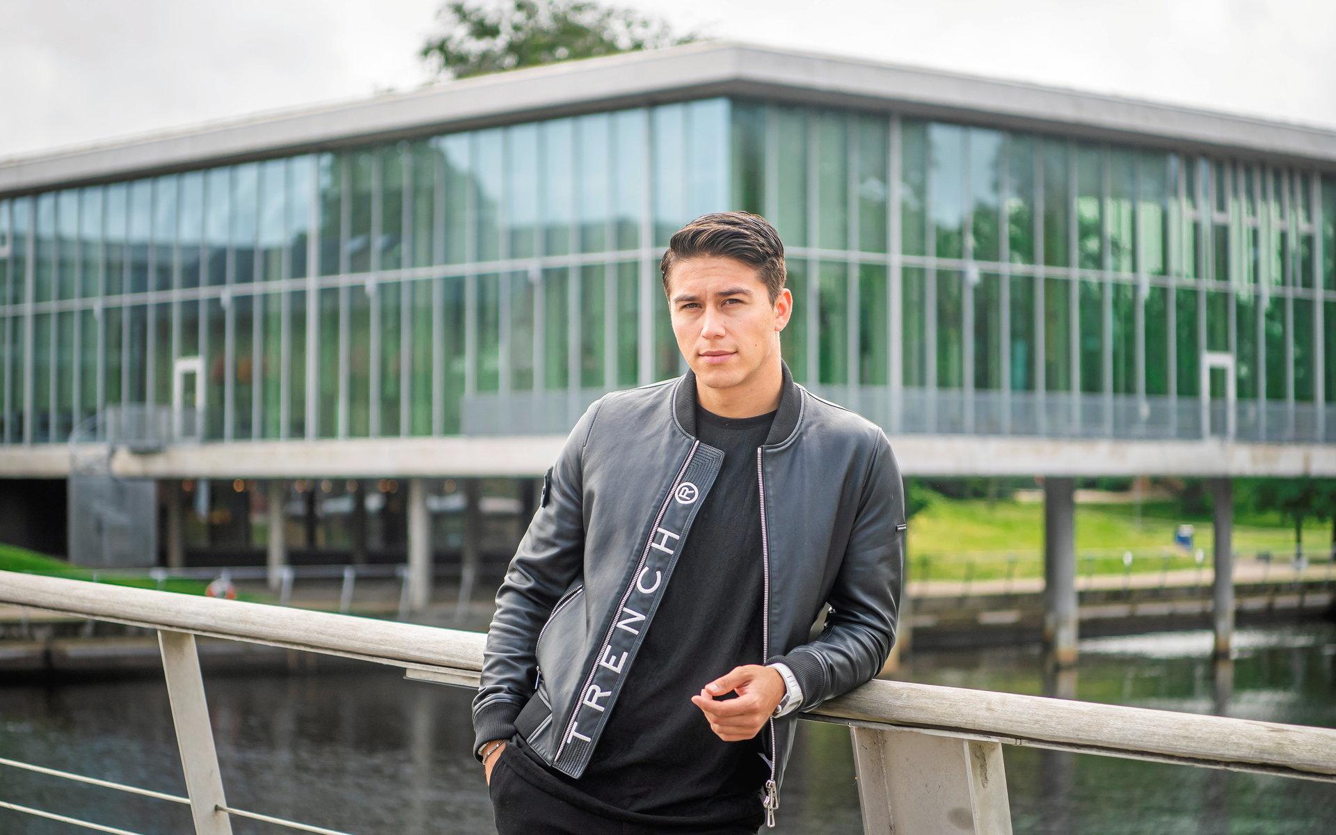 22-åriga Elvir Aljicevic är störst i Sverige på TikTok. Just nu tävlar han i den internationella modelltävlingen Top Model Europe.