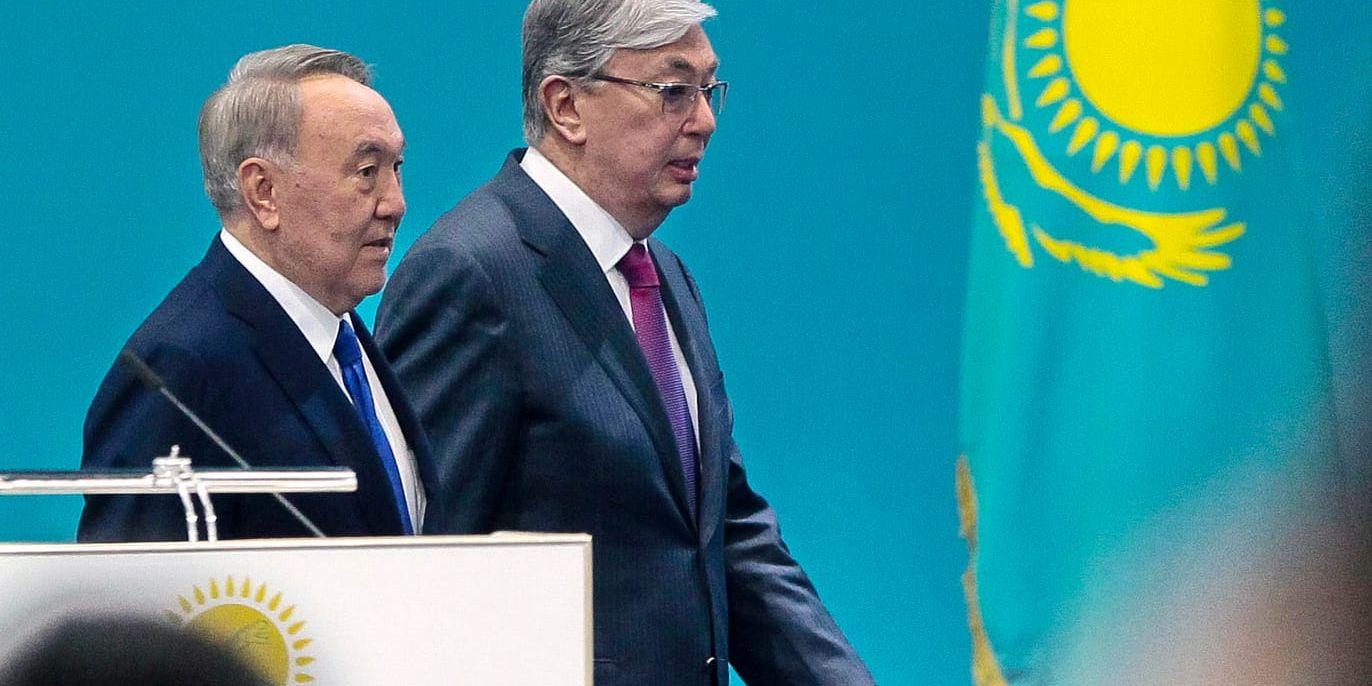 Kazakstans interimspresident och förväntade framtida president Kasym-Zjomart Tokajev sida vid sida med landets mångårige och autokratiske ledare Nursultan Nazerbajev. Arkivbild.