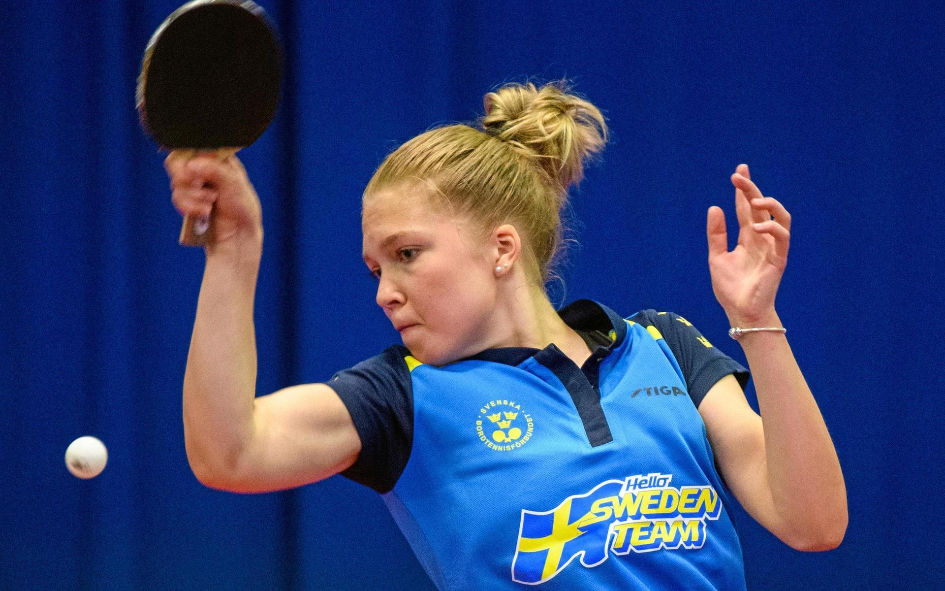 Stina Källberg har spelat två VM och två EM för Sverige – trots att hon bara är 20 år.