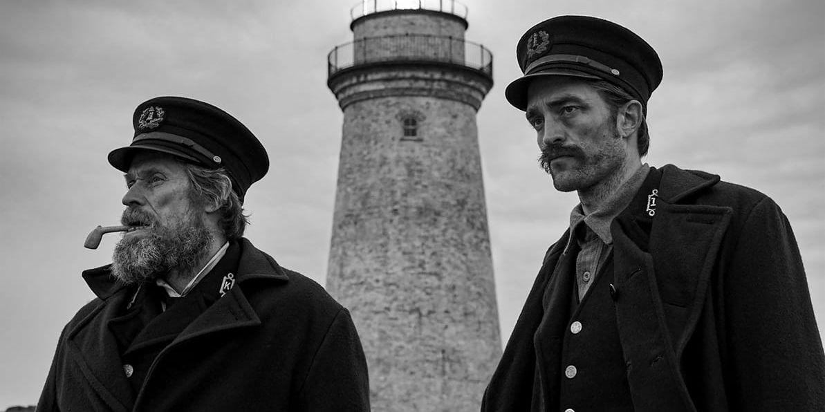 Willem Dafoe och Robert Pattinson i "Lighthouse".