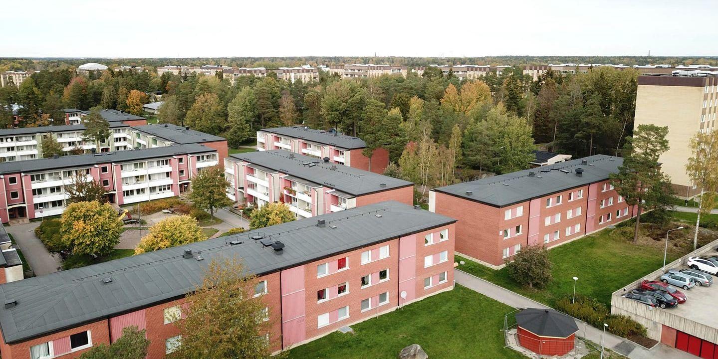 Eget tak över huvudet är drömmen för de flesta unga. Bilden är från Gottsunda i Uppsala där en medelinkomst räcker för att köpa en mindre lägenhet. Arkivbild