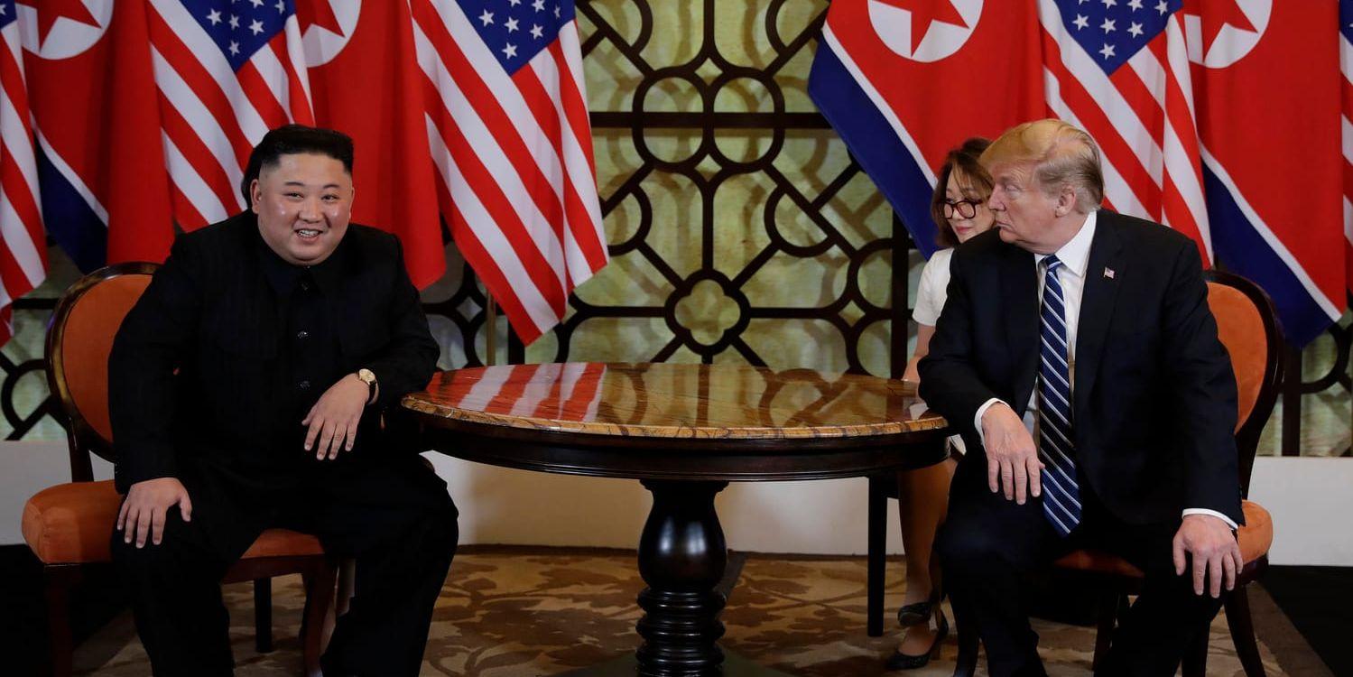 Nordkoreas diktator Kim Jong-Un och USA:s president Donald Trump under toppmötet i Vietnam den 28 februari.