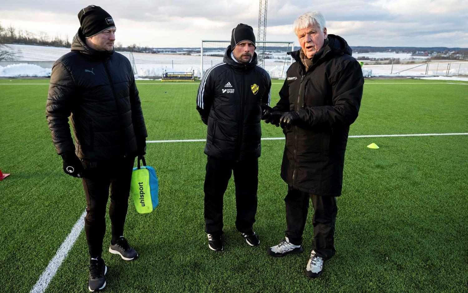 Jonas Axeldal backas upp av ett erfaret tränarteam i Laholm med Joakim Wulff (till vänster) som målvaktstränare och Kalle Björklund (till höger) som assisterande tränare ihop med Andreas Hedström (ej på bild).
