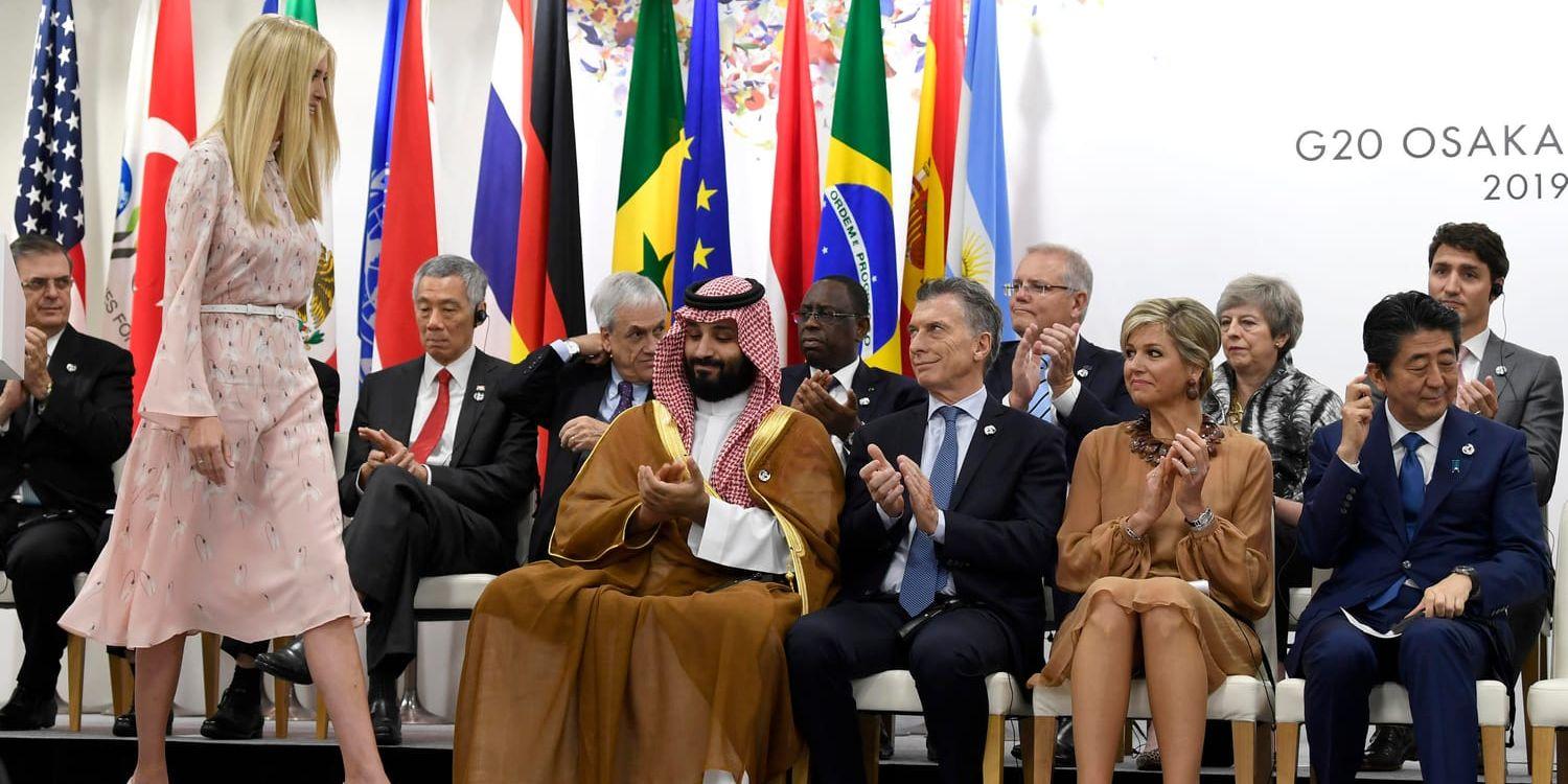 Saudiarabiens kronprins Mohammed bin Salman och drottning Máxima av Nederländerna vid G20-mötet. Mellan dem sitter Argentinas president Mauricio Macri. Kronprinsen och drottningen hade också ett enskilt möte.