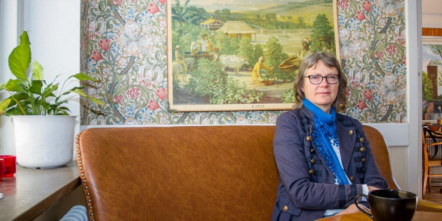 Kvar i feelgood-soffan. Annika Bengtsson, författare från Mellbystrand har inte bytt genre – men det skaver lite mer, enligt vår recensent.