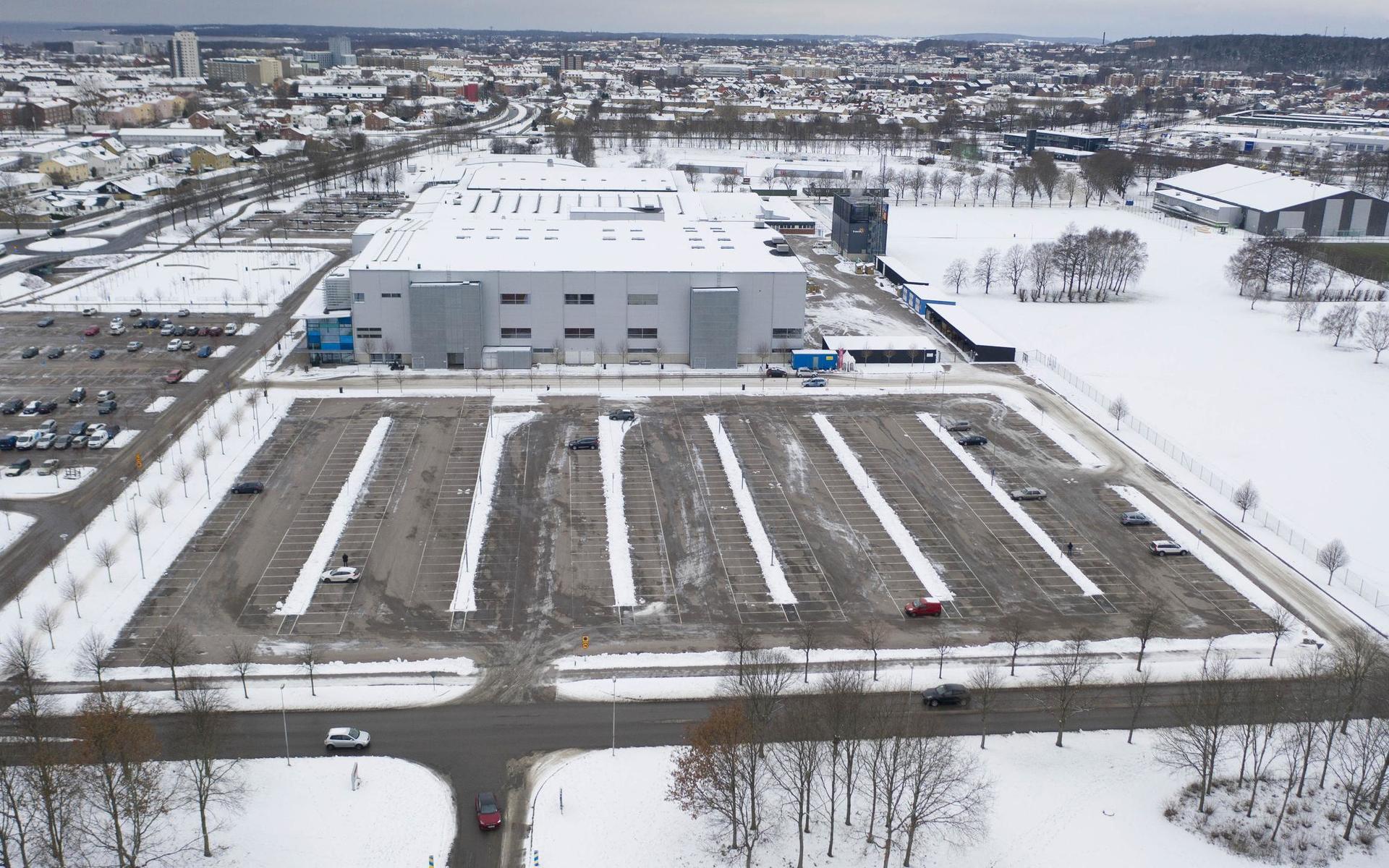 Här, på delar av Halmstad arenas nuvarande parkering, vill Halmstads BK se en ny kommunal fotbollsarena.