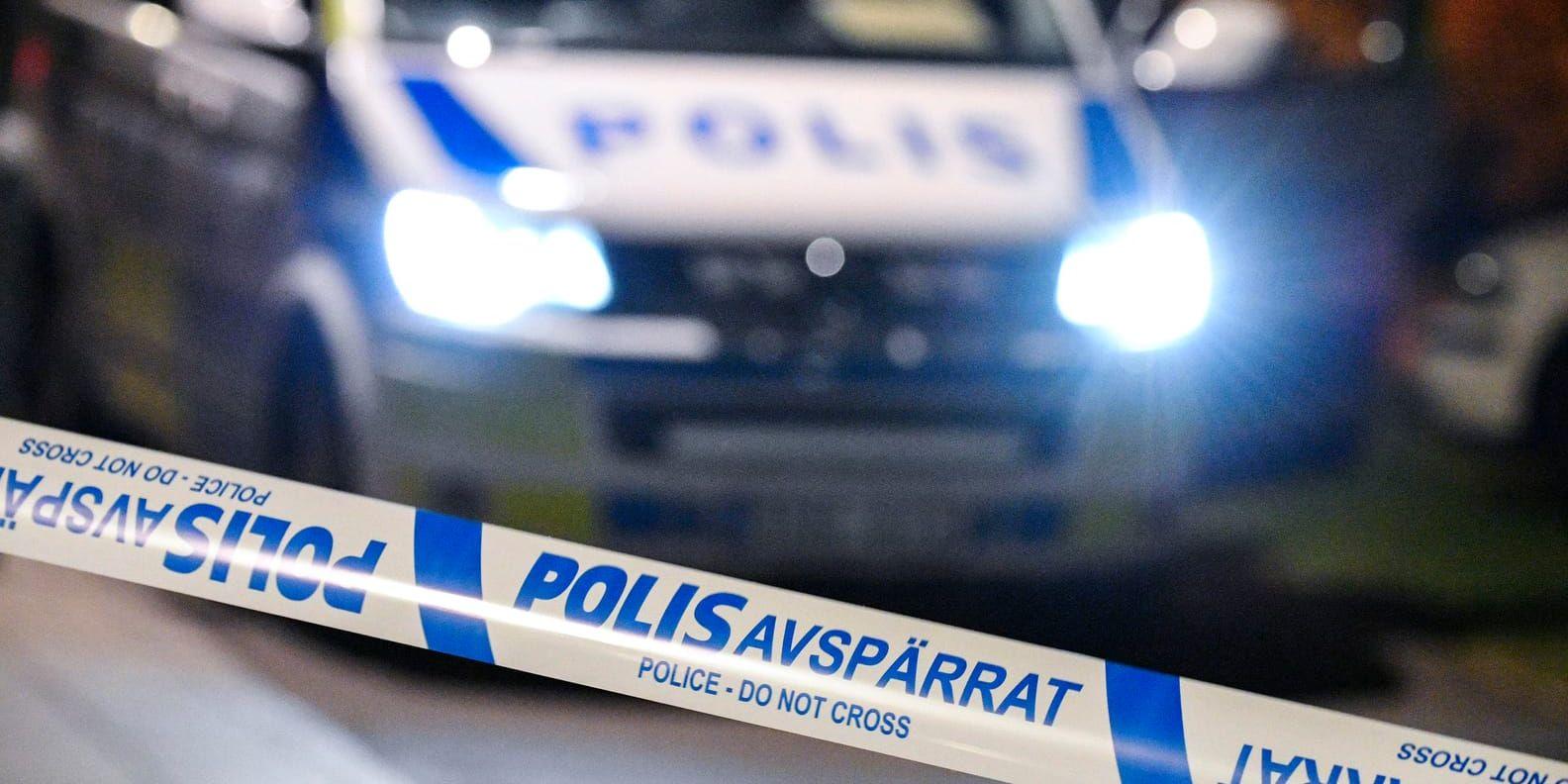 Efter en explosion i Malmö gjorde polisen husrannsakan i ett stödboende avsett för kriminella som vill byta bana. Där hittades kraftiga fyrverkeripjäser av samma typ som orsakat explosionen. Arkivbild.