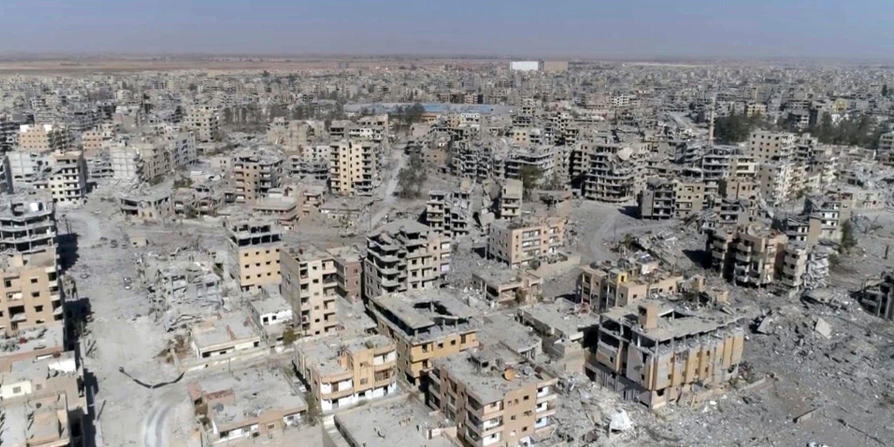 Den USA-ledda koalitionen, som under sommaren 2017 bombade terrorgruppen IS dåvarande fäste al-Raqqa, anklagades i fjol av Amnesty International för att ha begått krigsbrott. Arkivbild.