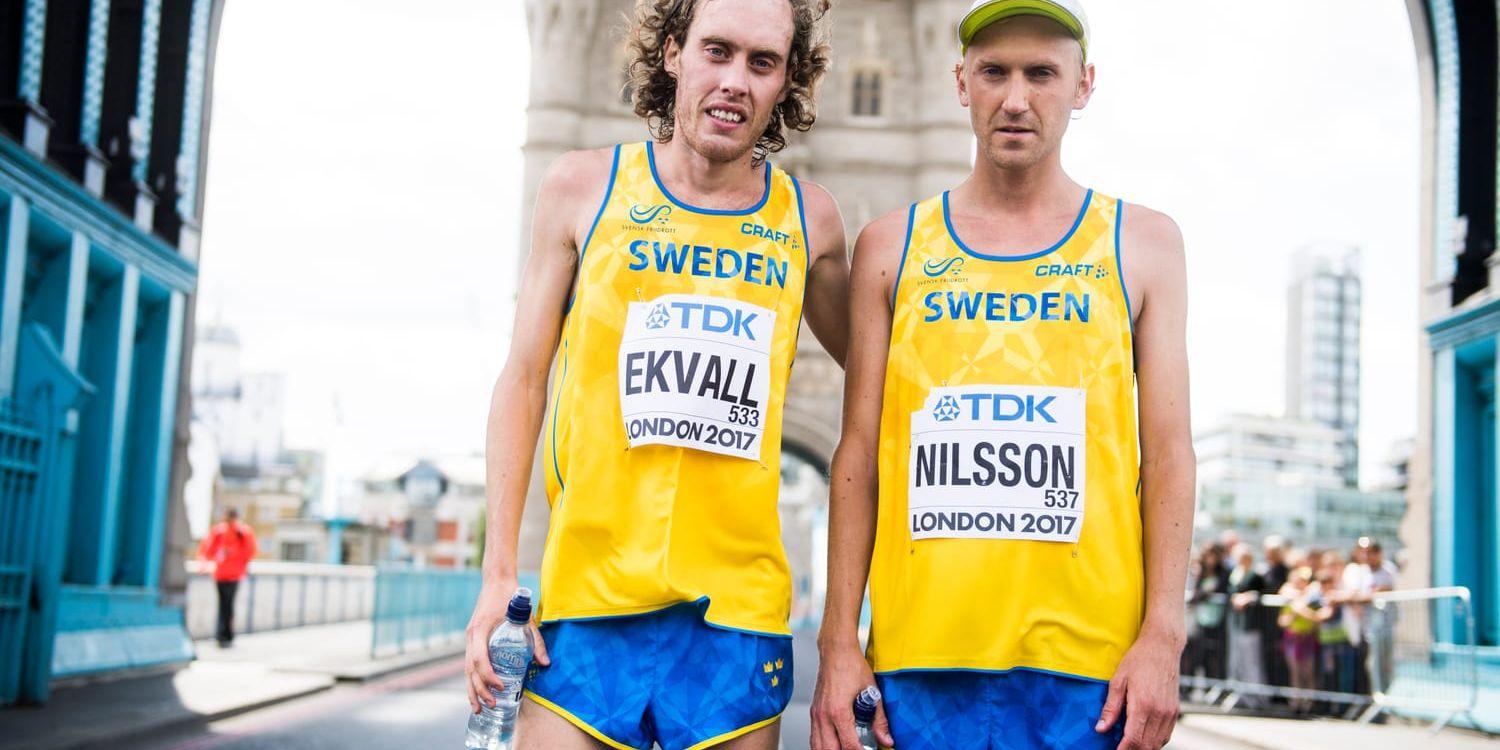 Tvära kast. Landslagslöparen David Nilsson, här tillsammans med kollegan Mikael Ekvall, kom på plats 52 på maraton under VM i London.