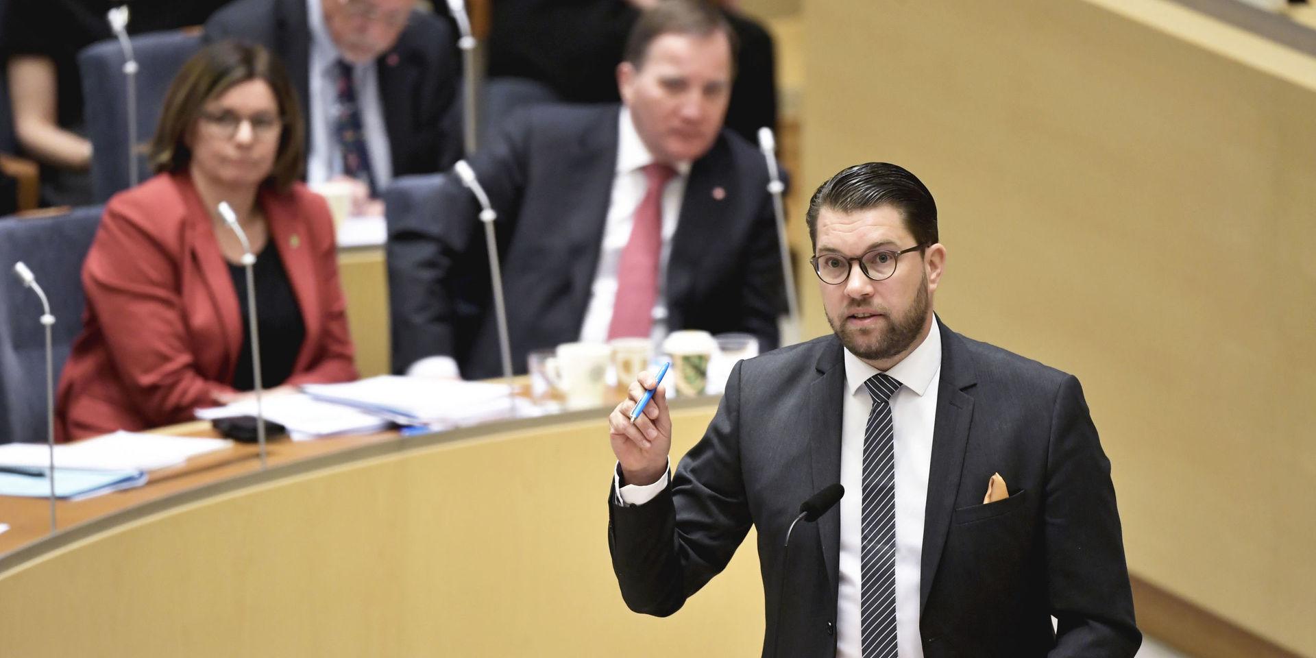 Politik. Svårigheterna att förhålla sig till Sverigedemokraterna har dominerat svensk politik i ett decennium.