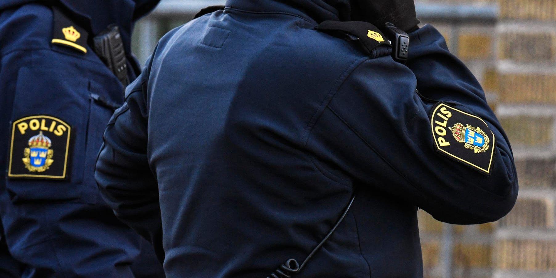 En polisman har anmälts till Justitieombudsmannen efter att ha figurerat på valaffischer iklädd uniform. Arkivbild.