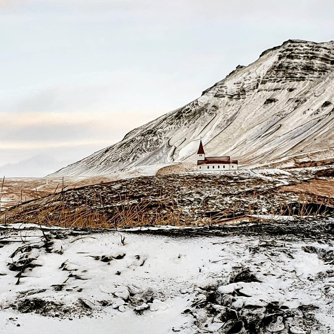 Den här bilden på en kyrka på Island tog Stina i vintras.