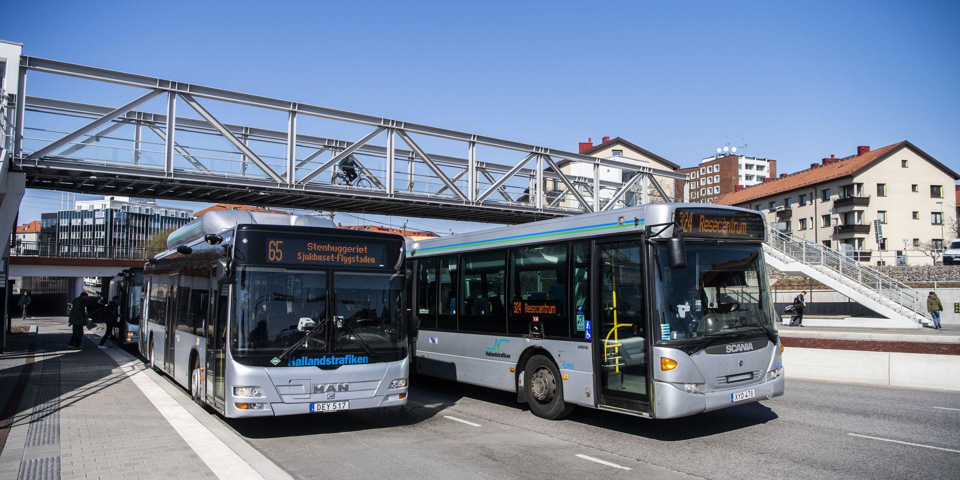 Hallandstrafikens bussar är anpassade efter det totala resandebehov som finns och efter hur infrastrukturen ser ut, skriver Peter Gyllander, presschef.