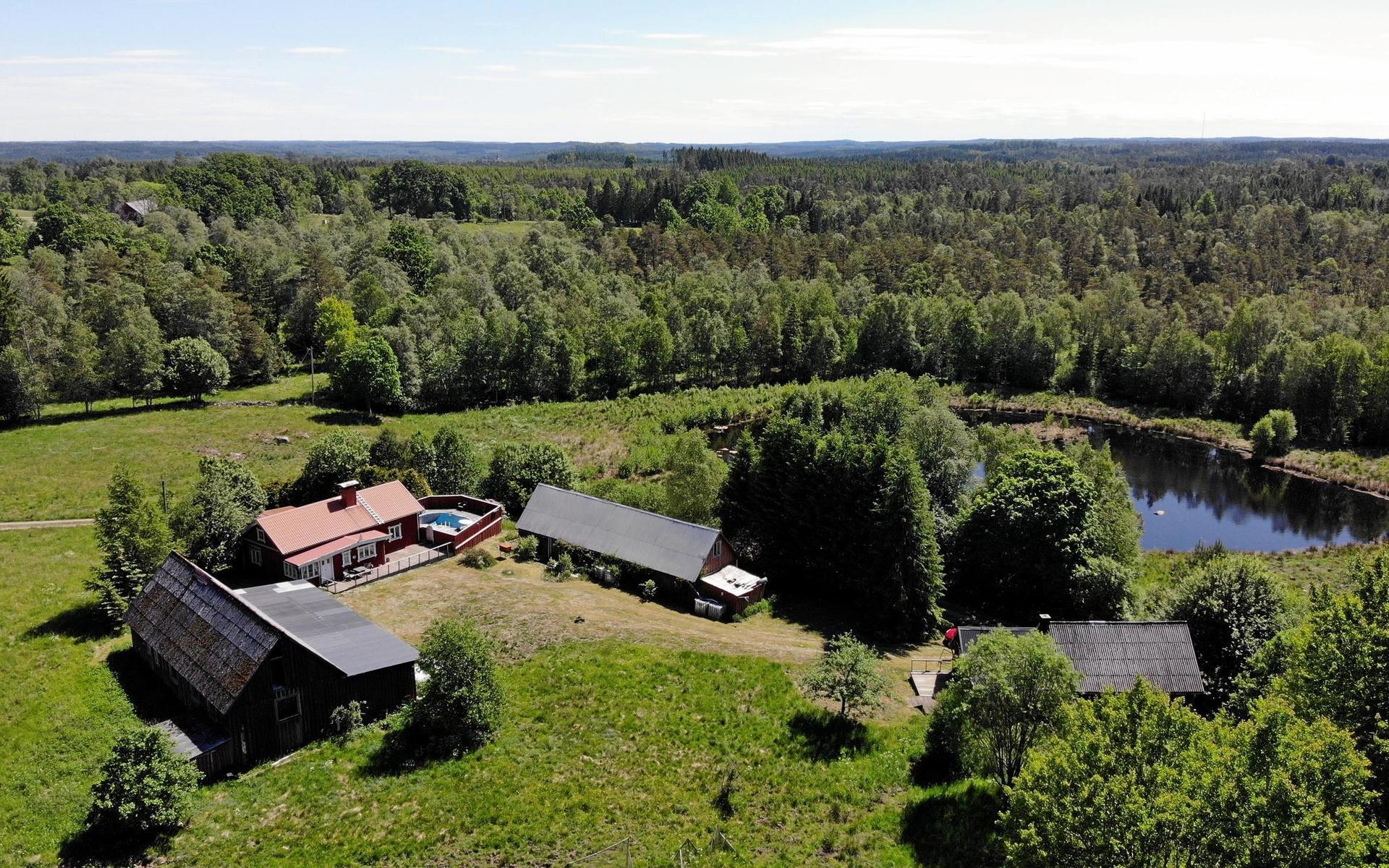21 764 klick. Gammelgård 1, Torup, Hylte kommun. Begärt pris 1 450 000, såldes för 1,4 miljoner.