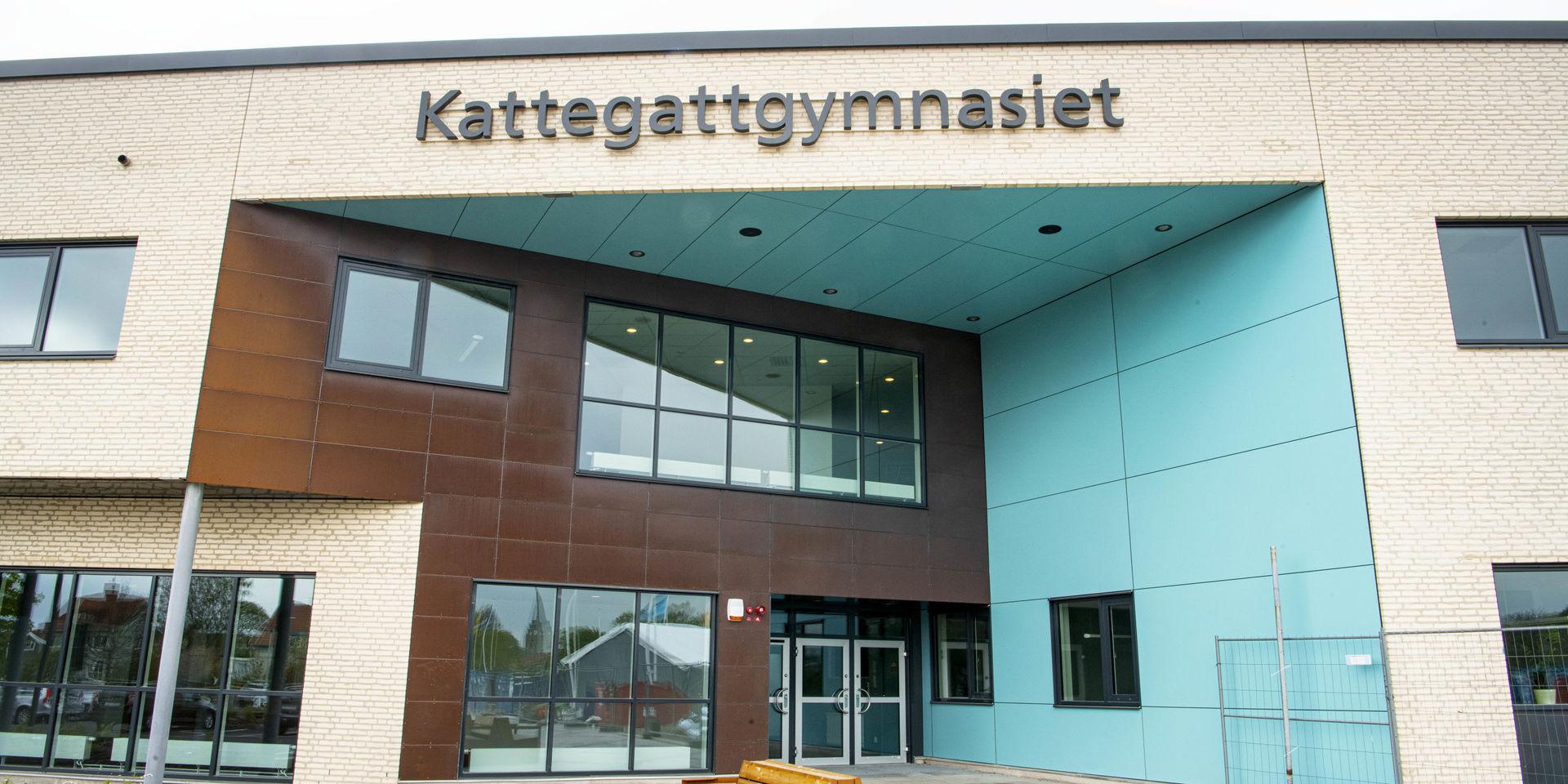 Grannar till Kattegattgymnasiet har vid flera tillfällen störts av att larmet gått i den nya byggnaden.