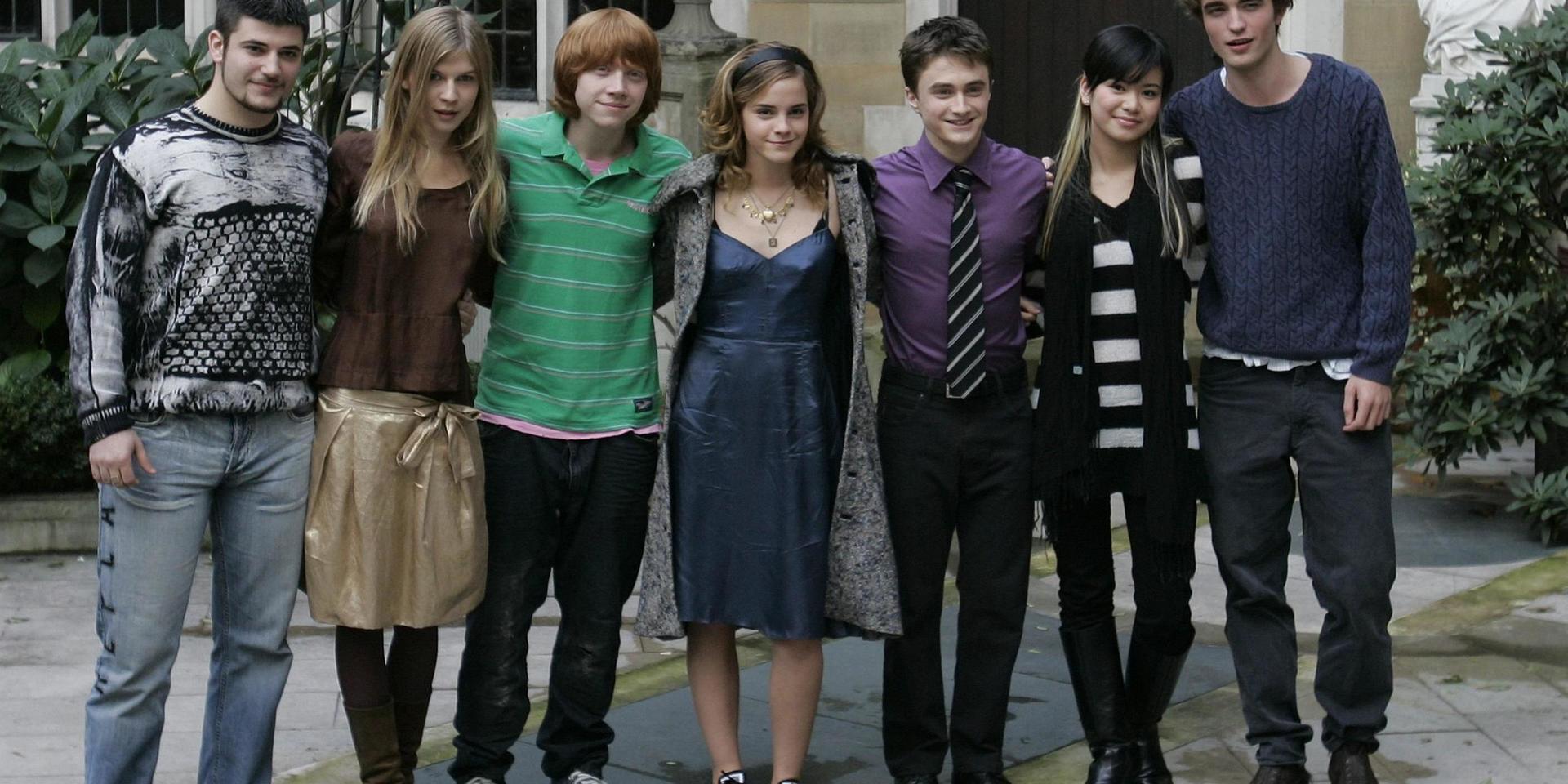 Stanislav Yanevski längst till vänster bland skådespelarna i 'Harry Potter och den flammande bägaren', bland andra Emma Watson i mitten och Daniel Radcliffe till höger om henne. Nu filmar Yanevski i Göteborg. Arkivbild.