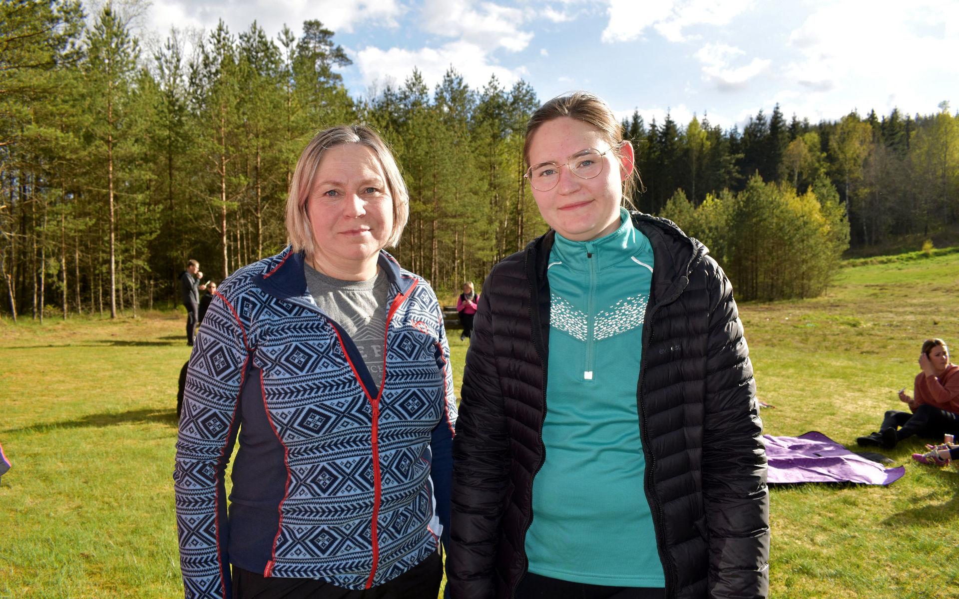 Anett Angel hjälpte sin dotter Emma Andersson i planeringen av motionsloppet.