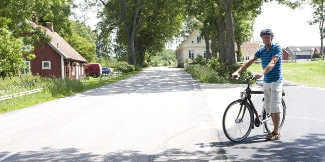 Cyklist. Ingemar Eriksson har provcyklat den nya cykelvägen och konstaterar att den är väl anlagd. Förutom på de sista 600 metrarna där han fick korsa vägen fem gånger.