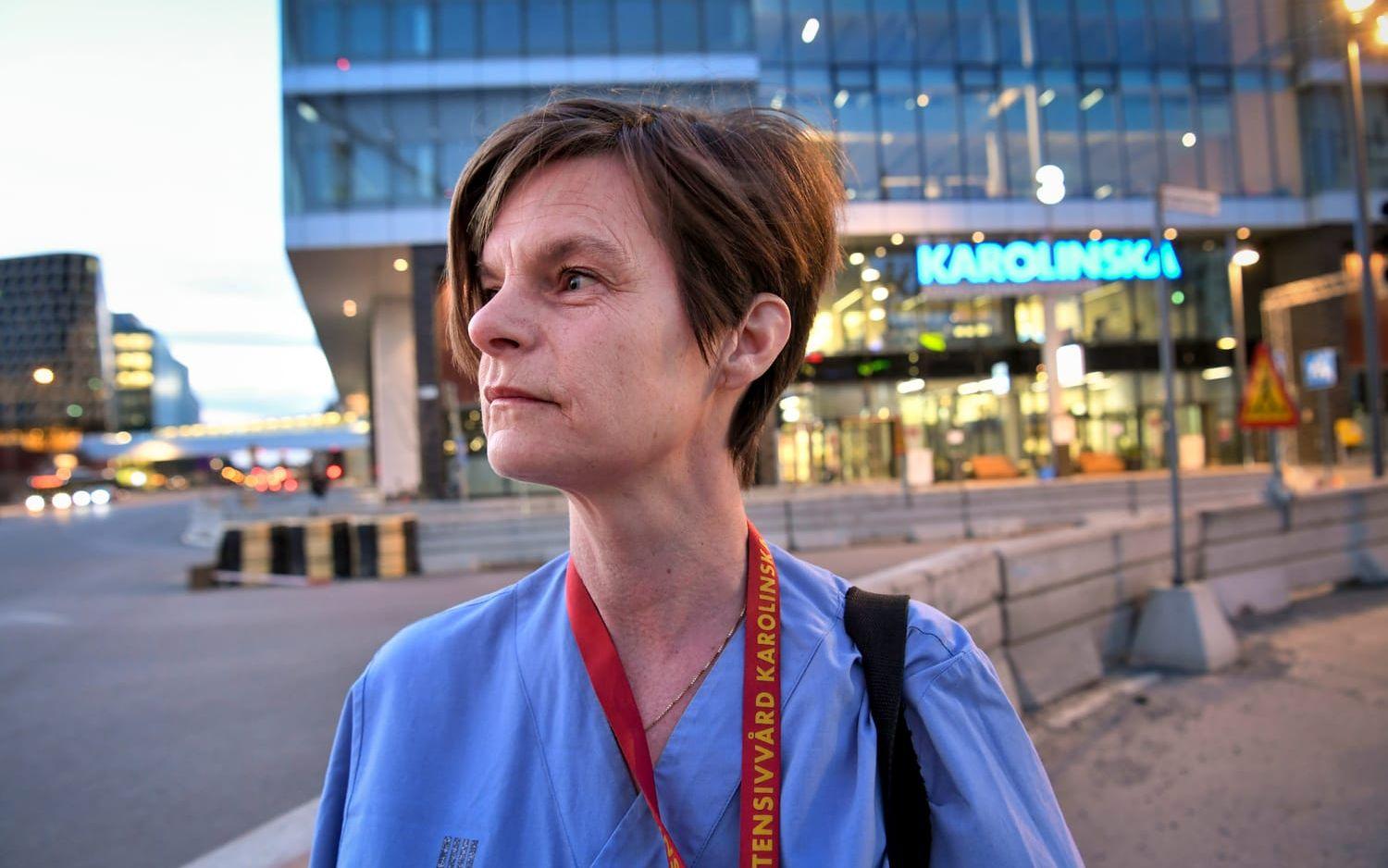 Anna Helmersson måste alltid ha telefonen på eftersom hon när som helst kan bli inringd för att jobba. Arkivbild.