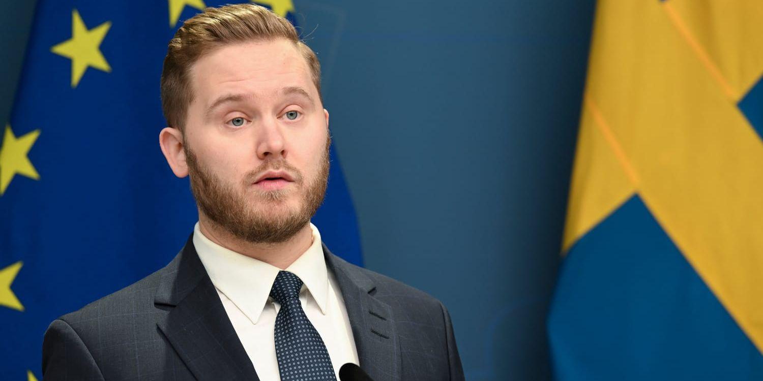 Henrik Vinge, Sverigedemokraternas gruppledare i riksdagen framhåller att Chang Frick inte bara är kopplad till SD, utan också till SVT. Arkivbild.