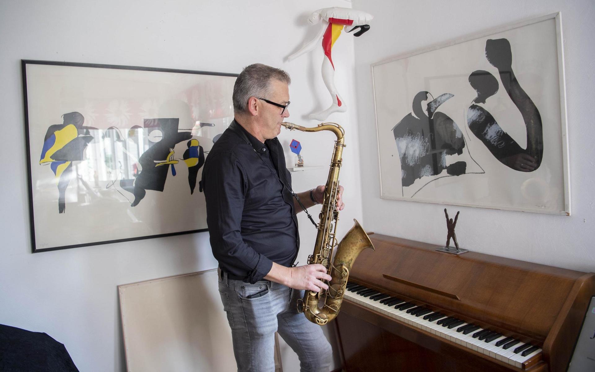 Per Thornberg är Halmstads egen jazzsaxofonist. Genom åren har han spelat på många vernissager och haft samarbeten med flera kända konstnärer.