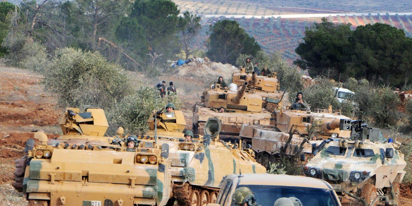 Turkiska styrkor vid gränsen mellan den kurdiskkontrollerade enklaven Afrin, och den turkiskkontrollerade staden Azaz i slutet av januari.