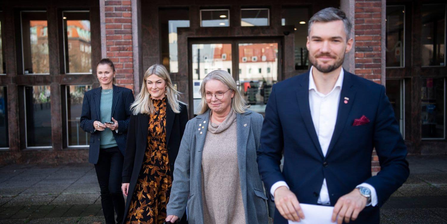 Ett nytt styre har presenterats i Halmstad, med Stefan Pålsson (S) som tar över som kommunstyrelsens ordförande.