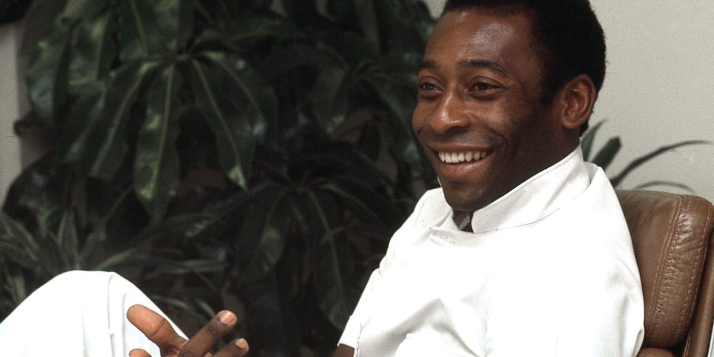 Pelé spelade för New York Cosmos 1975–1977. Här fotograferad under en intervju 1975. Arkivbild.