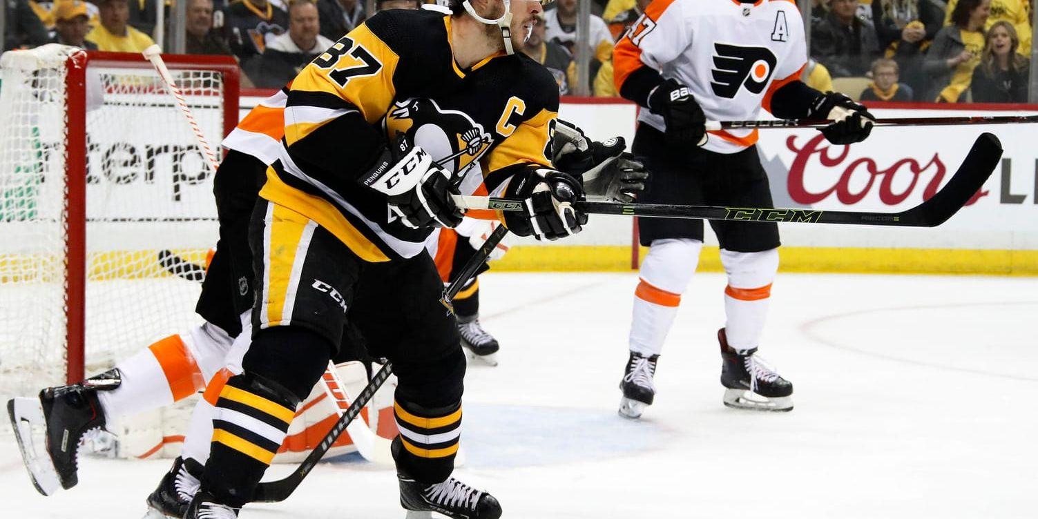 Pittsburghs Sidney Crosby gjorde hattrick i matchen mot Philadelphia som slutade 7–0.