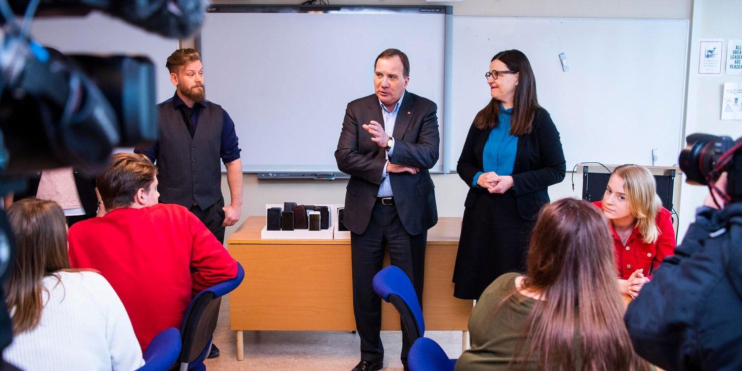 Statsminister Stefan Löfvén (S) och utbildningsminister Anna Ekström (S) besöker Strömbackaskolan i Piteå.