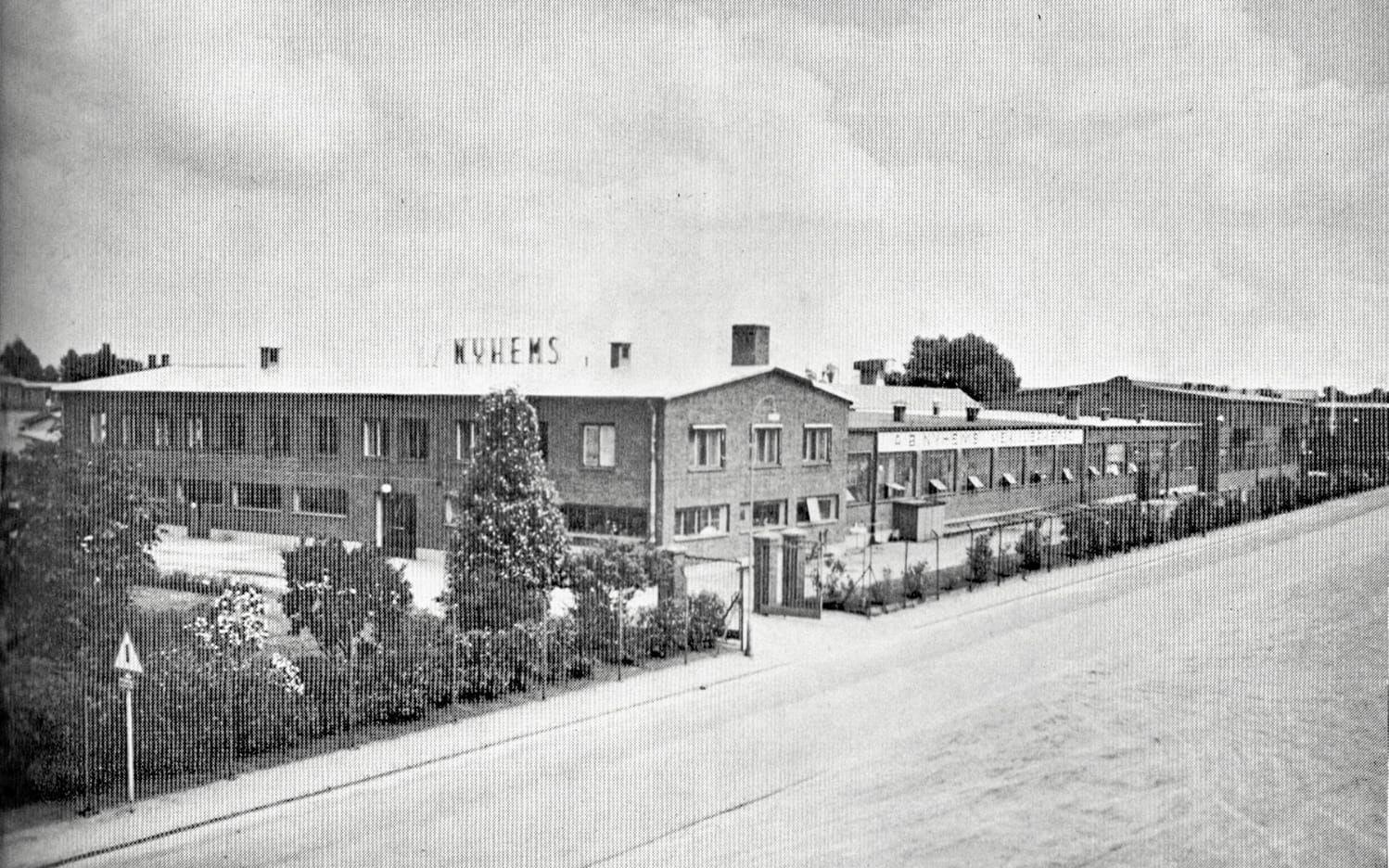 … och efter det byggdes en ny fabrik upp på en tomt vid Knäredsgatan. Då den togs i bruk 1938 beskrevs den som en förebild i modernitet och god arbetsmiljö för de anställda. 