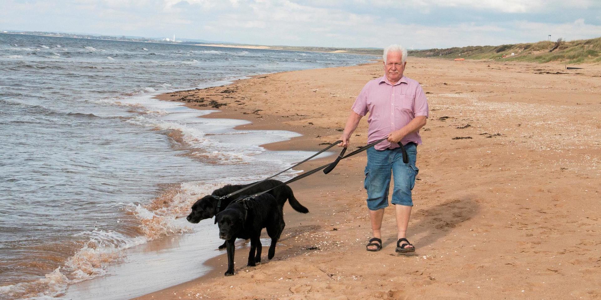Göran Terninger är en av de hundägare som vill slopa hundförbundet under sommaren, men insändaren har invändningar emot hundarna.