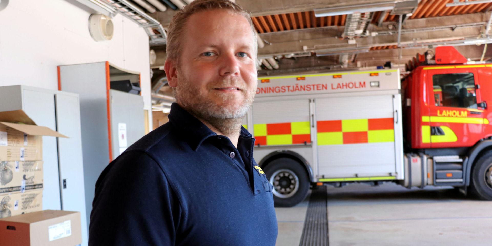 Andreas Nilsson, räddningschef i Laholm, ryckte ut från Veinge. Han var först att upptäcka själva brandplatsen på campusområdet.