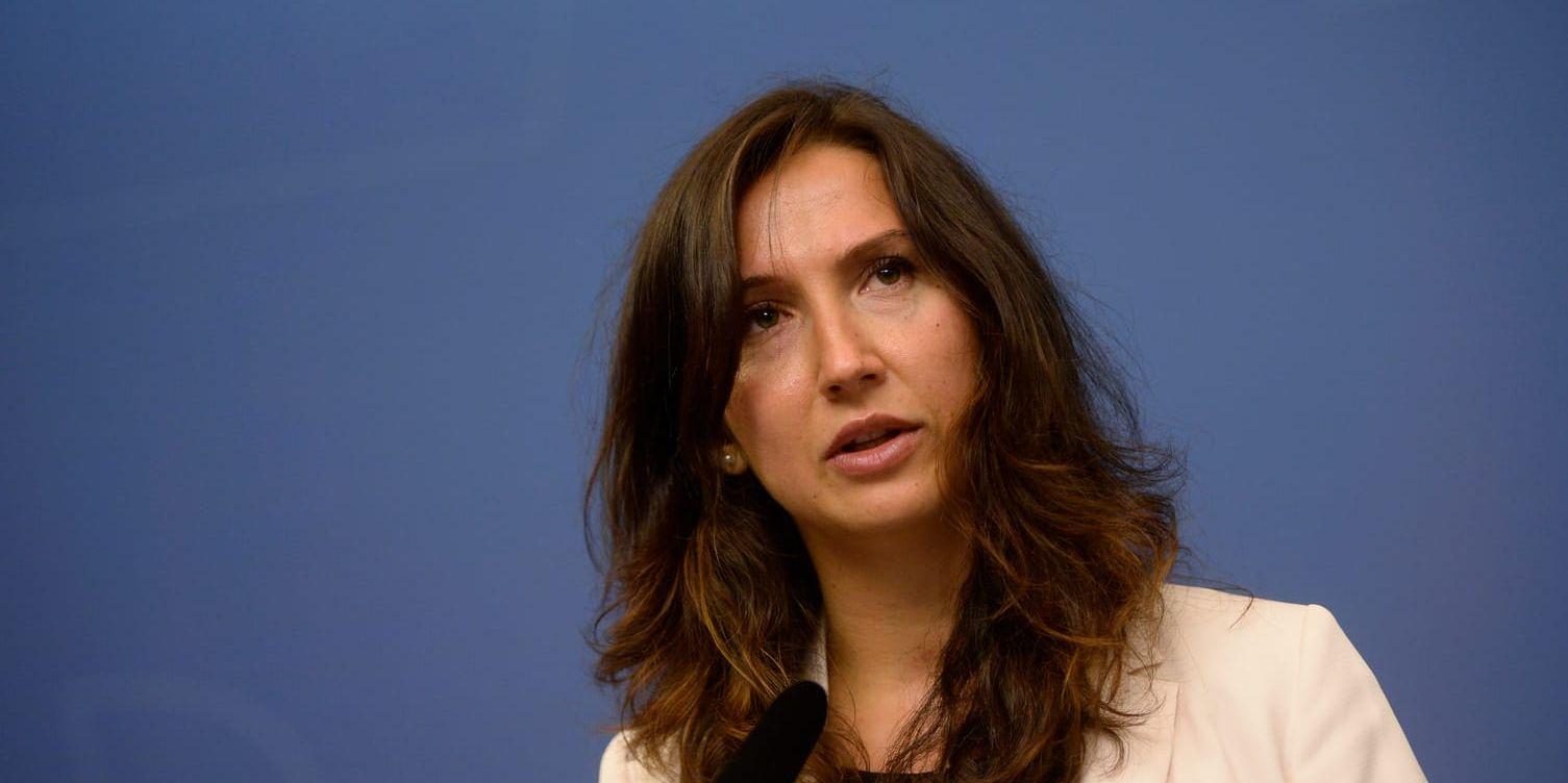 Aida Hadzialic (S) meddelade på en blixtinkallad pressträff att hon avgår som gymnasie- och kunskapslyftsminister.