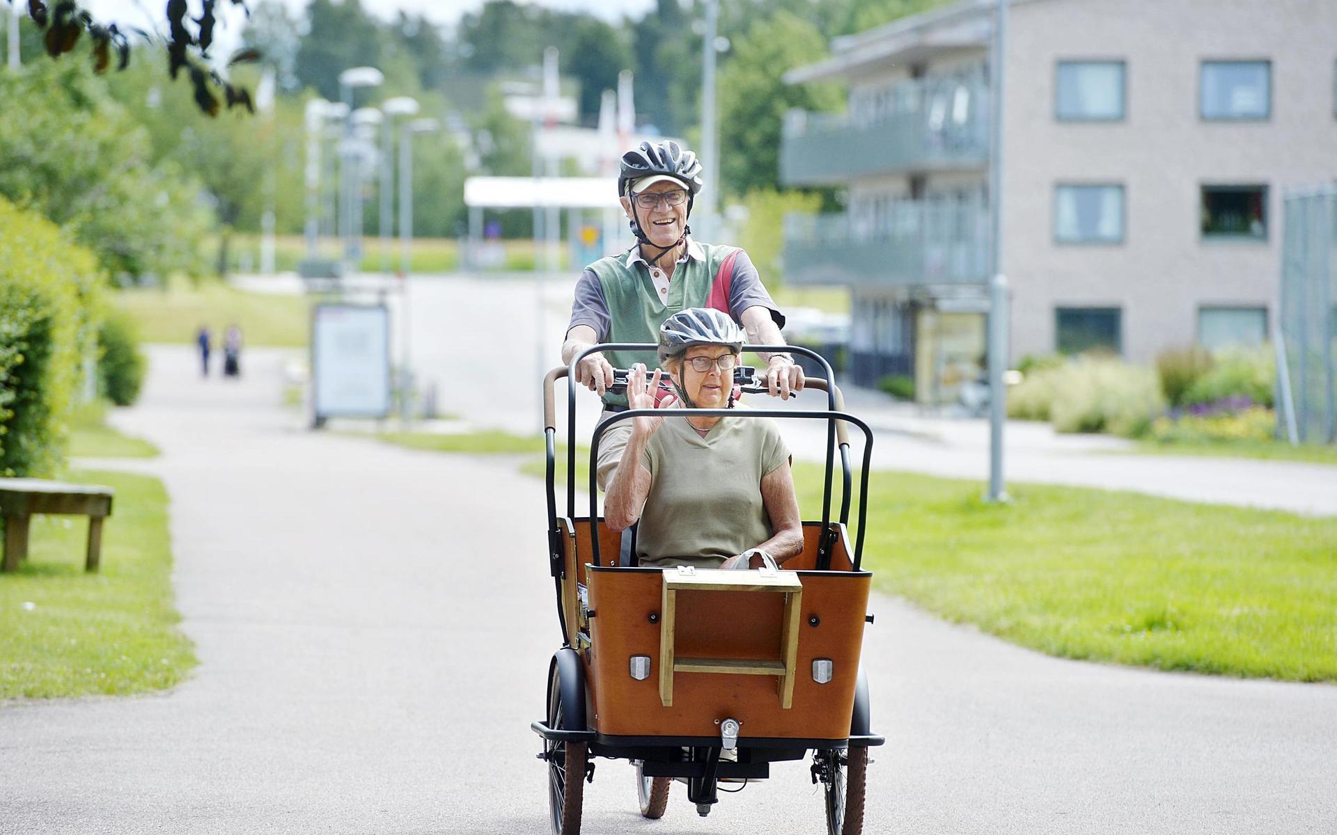 Arne Guntell och Ann Johansson har hittat på en fiffig transportlösning.