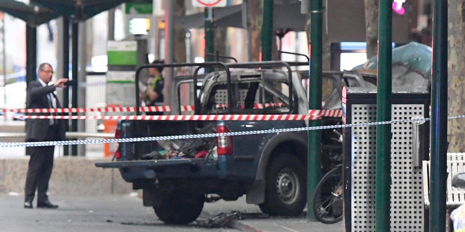 Den utbrända bilen på attentatsplatsen i Melbourne.