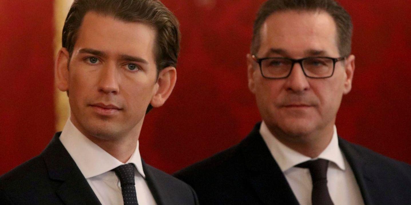 Österrikes blivande förbundskansler, 31-årige Sebastian Kurz, till vänster, och den blivande vicekanslern Heinz-Christian Strache efter mötet där de presenterade sin koalitionsuppgörelse för landets president på lördagen.