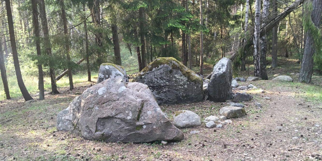 Vid vissa gravar höll stenåldersmänniskorna begravningstraditionerna vid liv väldigt länge. Vid Ansarve dösen på Gotland tror forskarna att de varade i mer än 700 år.
