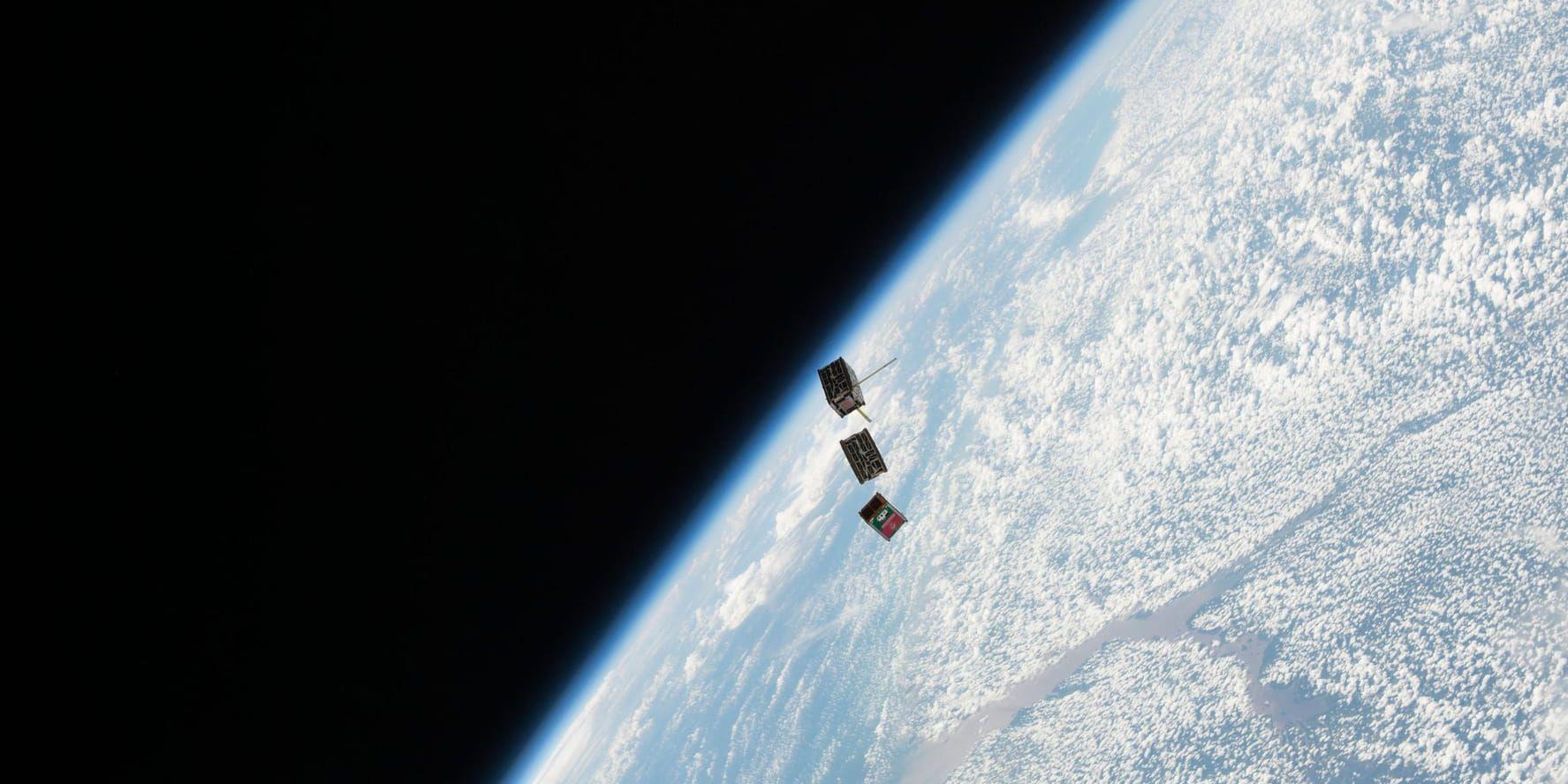 Några kubsatelliter skjuts ut från rymdstationen ISS. Ett nytt nanosatellitlab invigs i Kiruna i dag.