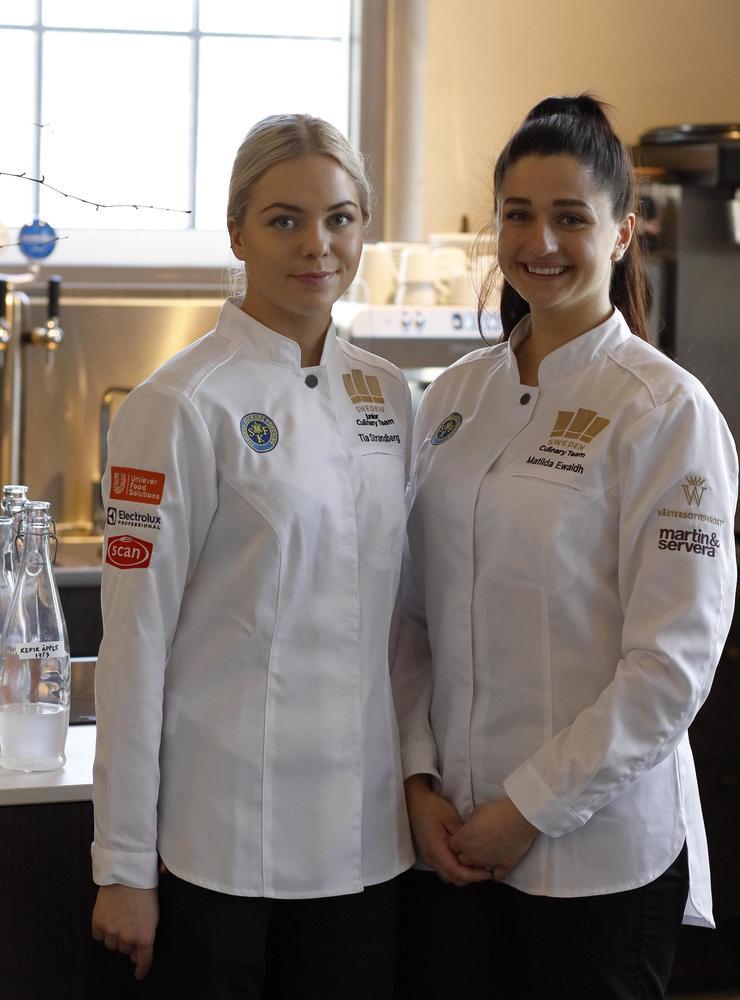 Tia Strandgren och Matilda Ewaldh har båda studerat på Sturegymnasiets Restaurang- och livsmedelsprogram i Halmstad. 