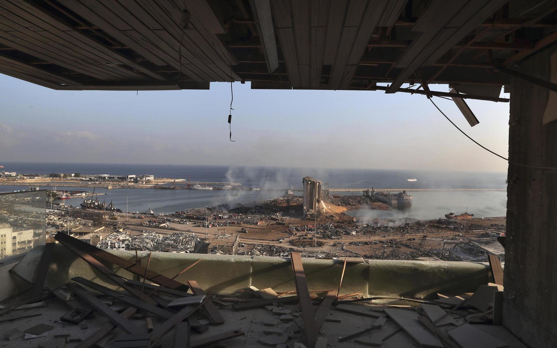 Förstörelsen i Beiruts hamn är utbredd och dödstalen väntas stiga.