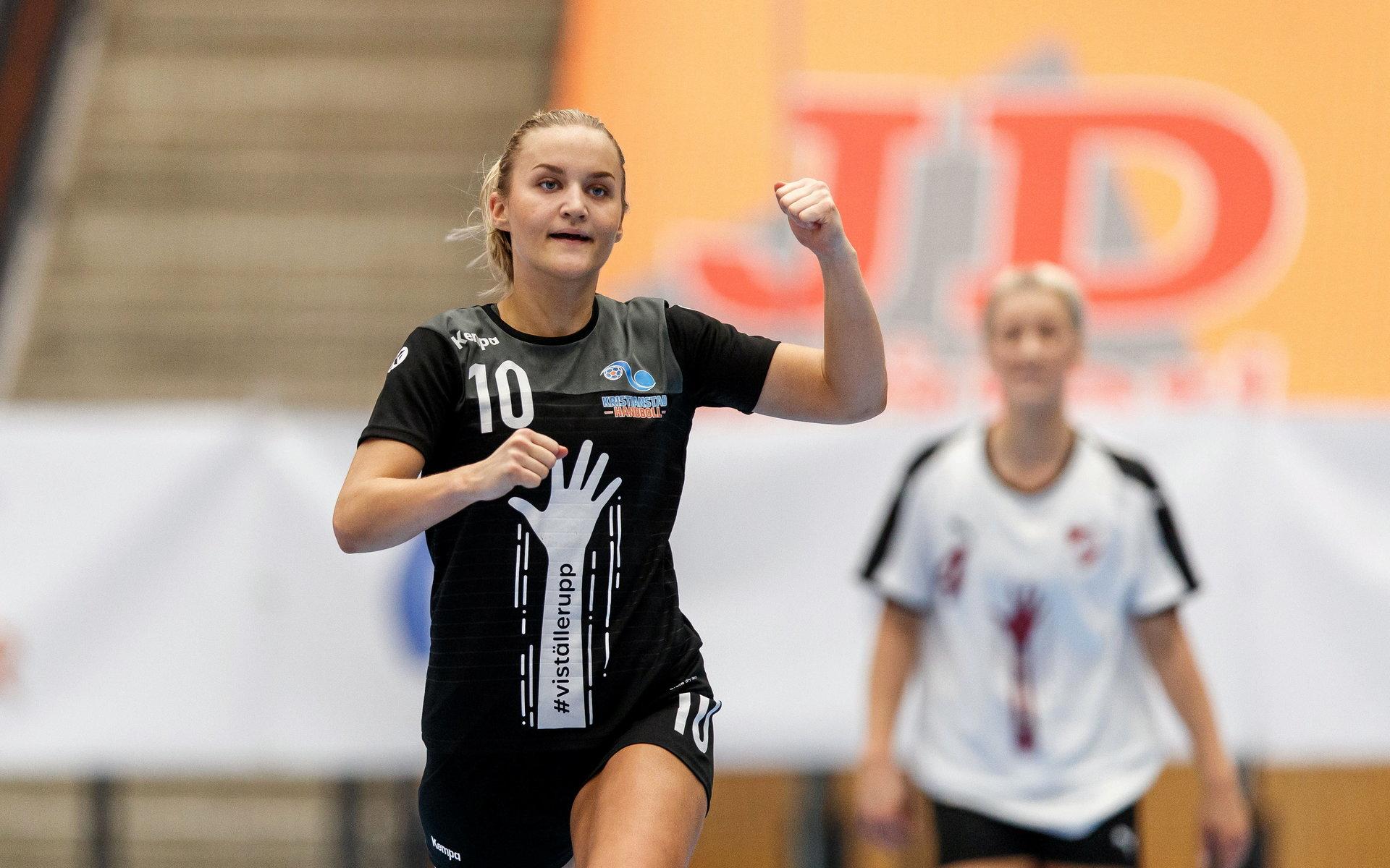 Amanda Kullenberg jublar i Kristianstads tröja under SHE-derbyt mot Lugi i februari i år.