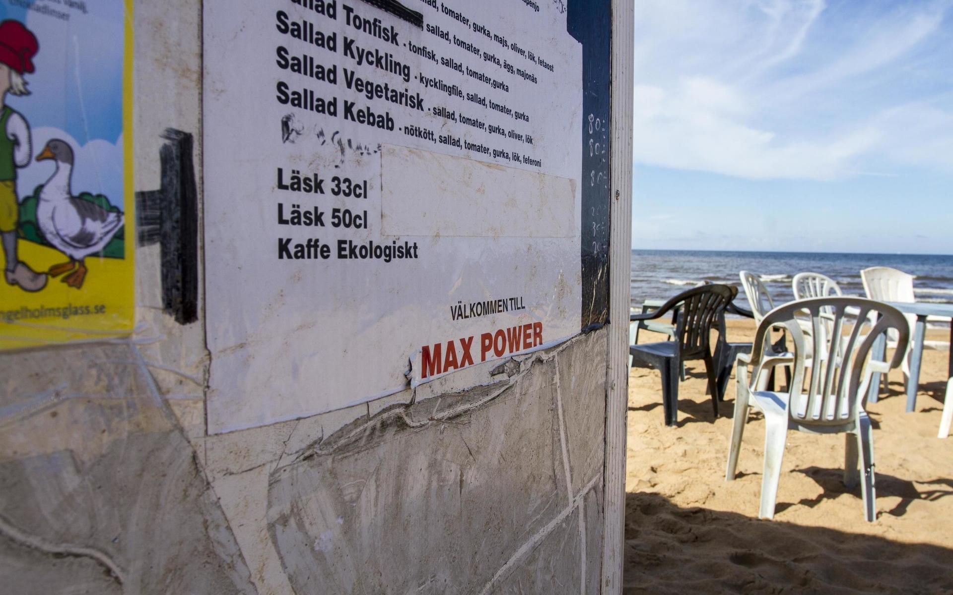 ”Så snuskigt som det är och svårt att rengöra kommer han inte kunna öppna dem” säger miljö- och hälsoskyddsinspektör Niklas Fahlstedt som skriver på ett föreläggande med vite efter ett återbesök i Max Powers matvagnar på stranden.