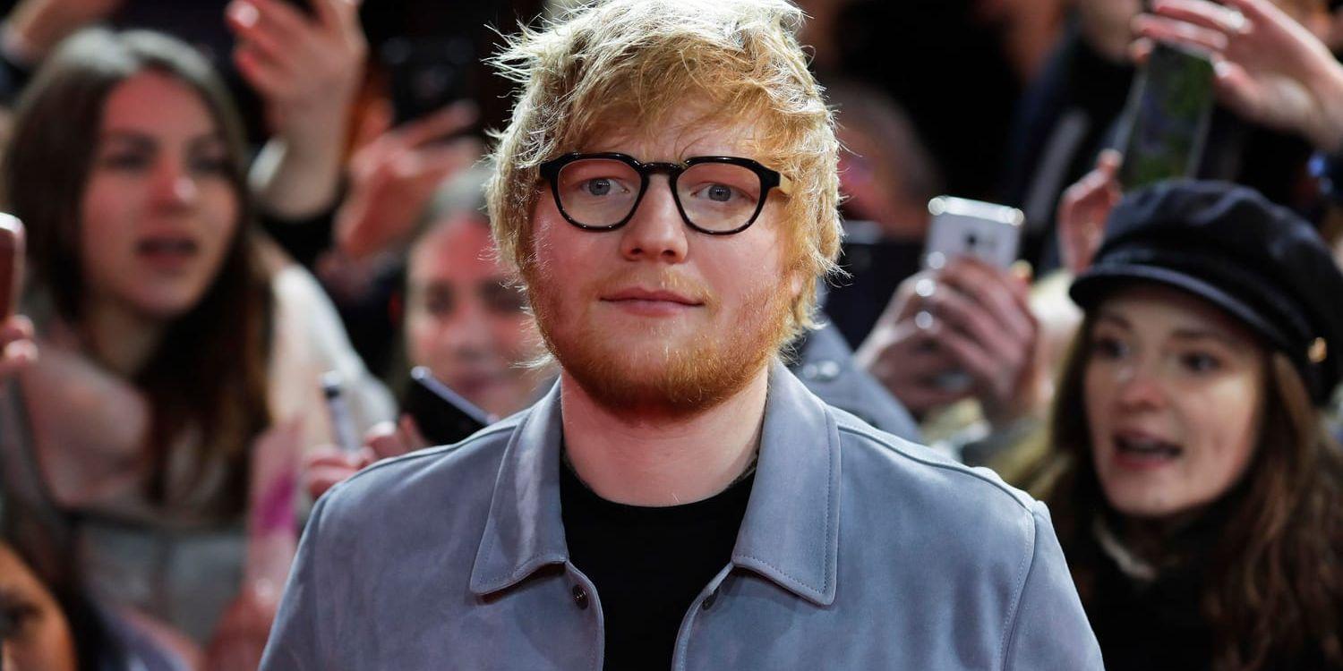 Den brittiske sångaren Ed Sheeran säljer sex par kalsonger på auktion. Arkivbild.