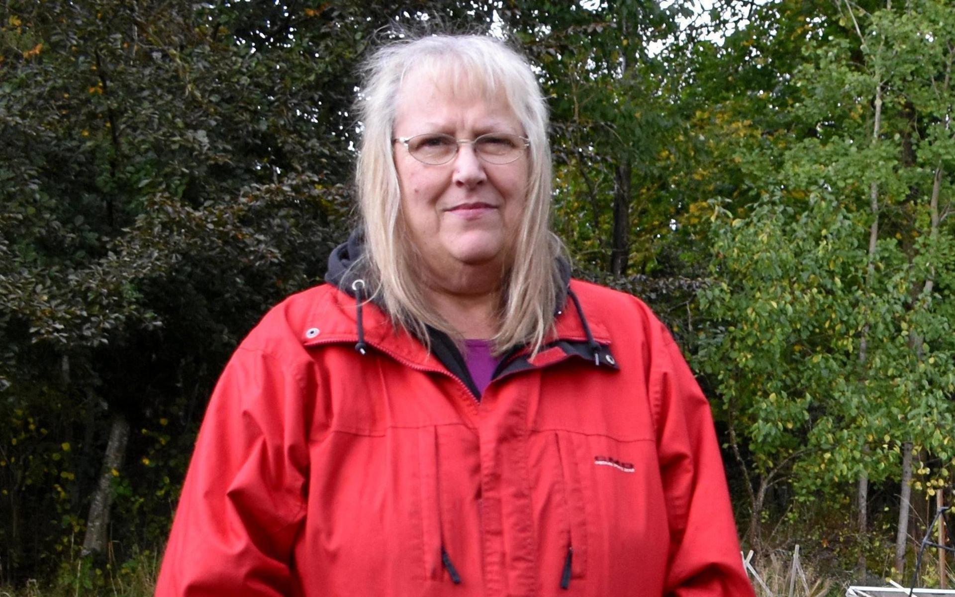 Villaägaren Lena Qvarnström i Rydöbruk har fått sin gräsmatta förstörd.
