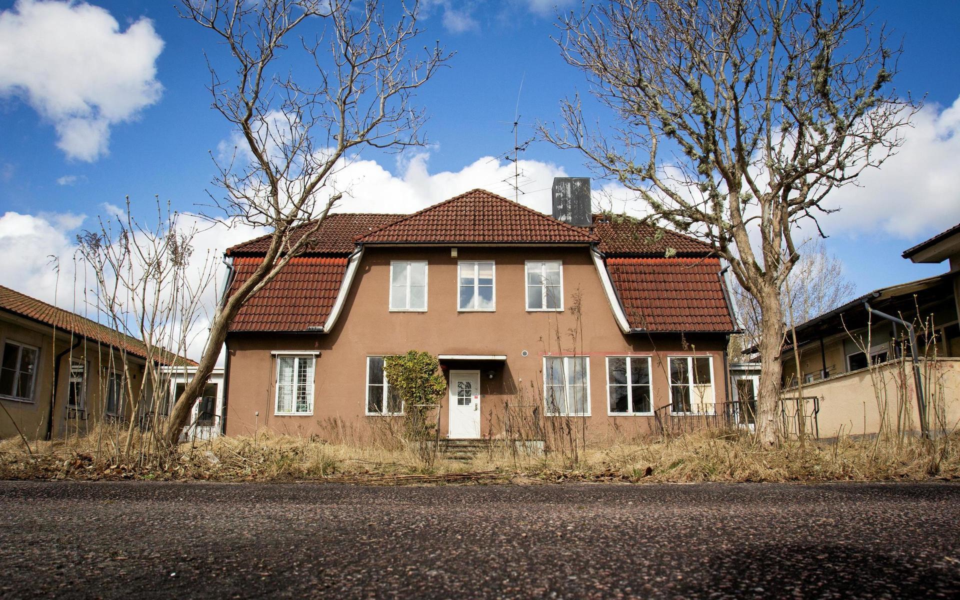 Björkliden i Knäred har fungerat som ålderdomshem, privat gymnasieskola och flyktingboende. 