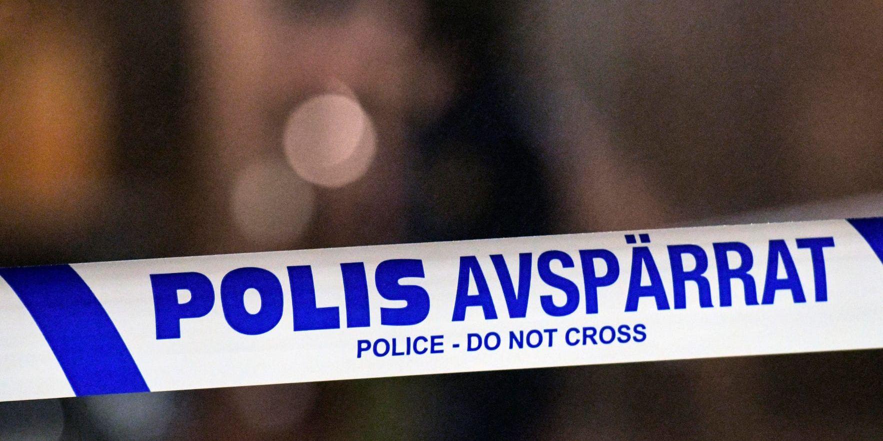 Polis har spärrat av i Malmö där skotthål har hittats i ett bostadshus. Arkivbild.