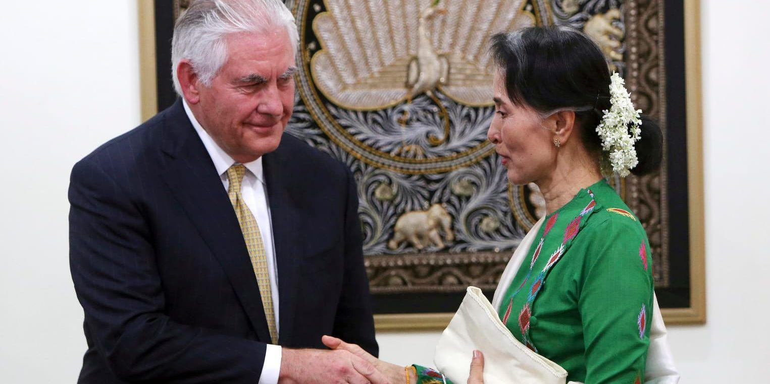 Burmas ledare Aung San Suu Kyi och USA:s utrikesminister Rex Tillerson möttes på onsdagen i Burma.