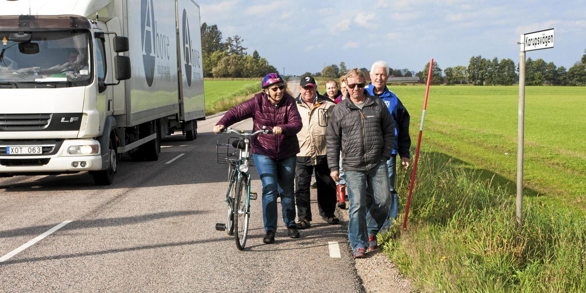 Ortsbor i Hasslöv och Östra Karup har kämpat i många, många år för en säkrare cykelväg mellan byarna. Bilden togs vid ett möte mellan byalagen 2014.